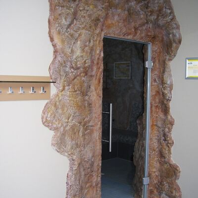 Bild vergrößern: Der Eingang zur Sauna im Hallenbad Schwandorf.