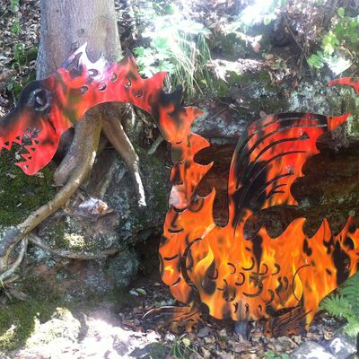 Bild vergrößern: Ein wunderschner Drache beschtzt die Hhle am "Liebeswegerl" von Schwandorf nach Fronberg.