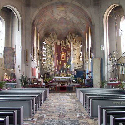 Wunderschöner Altar mit Marienbild in der Kreuzbergkirche.