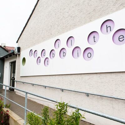 Eingansbereich der Stadtbibliothek Schwandorf.
