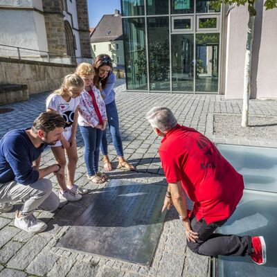 Bild vergrößern: Die Fhrung befindet sich am "Tanzboden" Schwandorf.