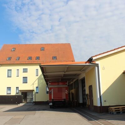 Bild vergrößern: Hof und Gebäudeansicht