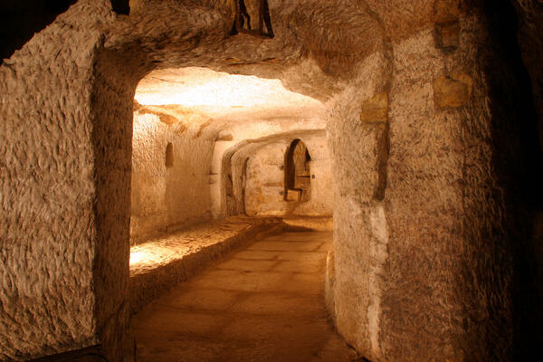 Bild vergrößern: Ein Kellerraum in Bayerns größten Felsenkeller-Labyrinth in Schwandorf.