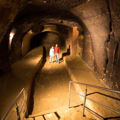 Bild vergrößern: Ein sehr groer Raum, zur Besichtigung in der Felsenkeller-Fhrung im Labyrinth in Schwandorf.
