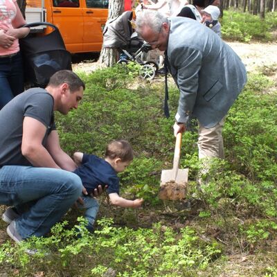 Bild vergrößern: Baumpflanzaktion April 2019_07
