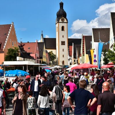 Bild vergrößern: Foto der Menschenmenge auf dem Bürgerfest 2019 in Schwandorf