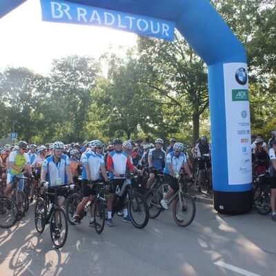 Bild vergrößern: BR Radltour 2019_Abfahrt_k_12