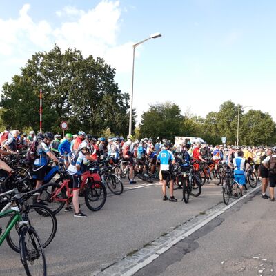Bild vergrößern: BR Radltour 2019_Abfahrt_k_01