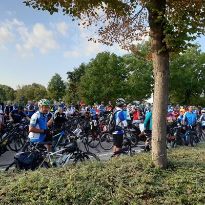 Bild vergrößern: BR Radltour 2019_Abfahrt_k_02
