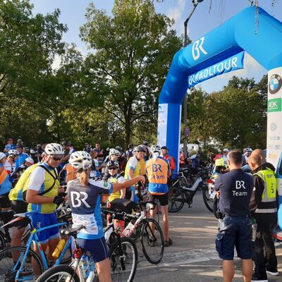 Bild vergrößern: BR Radltour 2019_Abfahrt_k_03