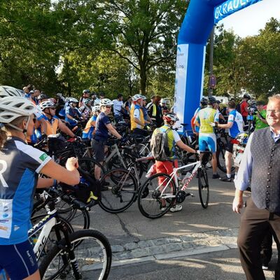 Bild vergrößern: BR Radltour 2019_Abfahrt_k_05