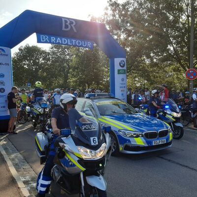 Bild vergrößern: BR Radltour 2019_Abfahrt_k_06