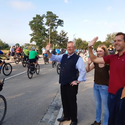 Bild vergrößern: BR Radltour 2019_Abfahrt_k_07