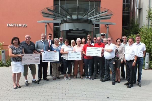 Bild vergrößern: Spendenübergabe Charity Stadtlauf 2019