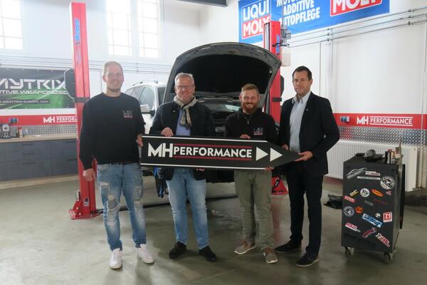 Bild vergrößern: Neueroeffnung MH Performance 2019
