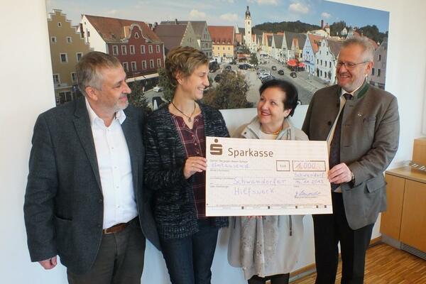 Bild vergrößern: Bridgeclub spendet für Hilfswerk 2019