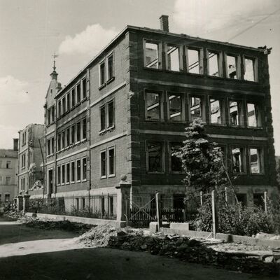 Zerstrte Knabenschule (Hflingerschule) - Bombenangriff 17. April 1945