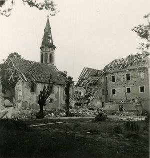 Bild vergrößern: Zerstörte Kreuzbergkirche - Bombenangriff 17. April 1945