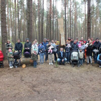 Bild vergrößern: Baumpflanzaktion  für Neugeborene_April 2016