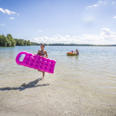 Bild vergrößern: Flacher Sandstrand am Klausensee