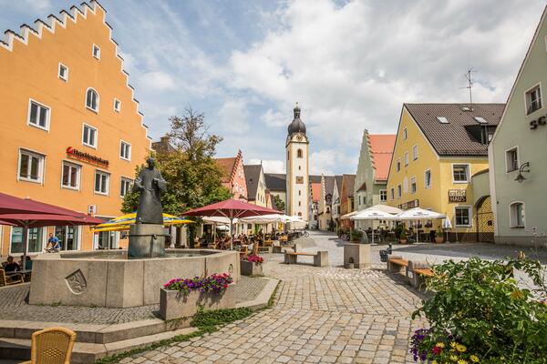 Bild vergr&ouml;&szlig;ern: Das Herz der Stadt ist der besondere Marktplatz.