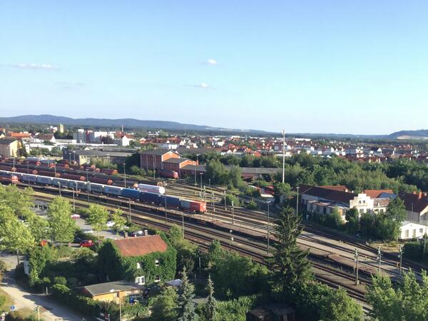 Bild vergrößern: Blick auf das Betriebswerk des Schwandorfer Bahnhofes.