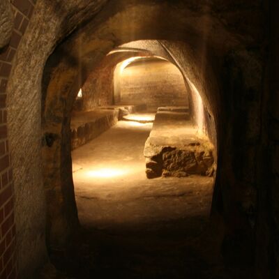 Bild vergrößern: Blick in Raum D5 des Hubmann-Systems im Felsenkeller in Schwandorf.