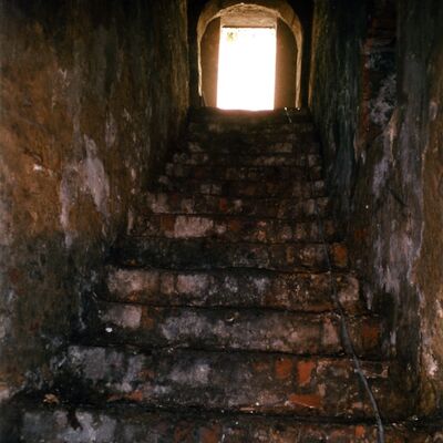Bild vergrößern: Der Kellerhals nach der Räumung im System A im Felsenkeller in Schwandorf.