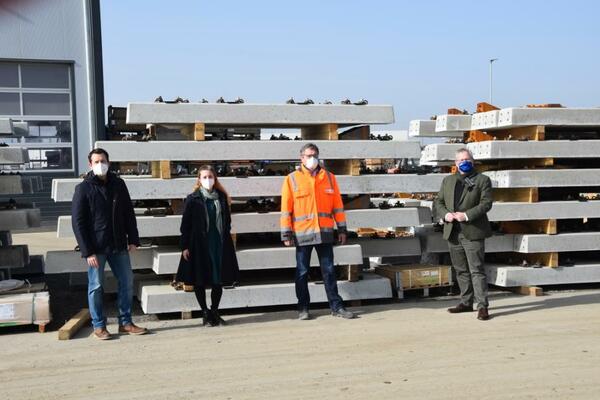 Roland Kittel, Vera Dehling (Wirtschaftsfrderung), Markus Romann (Werkleiter Rail One Schwandorf), OB Andreas Feller