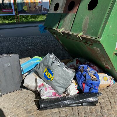 Bild vergrößern: Illegale Müllablagerungen unter der Adenauerbrücke