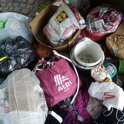 Bild vergrößern: Illegale Müllablagerungen unter der Adenauerbrücke