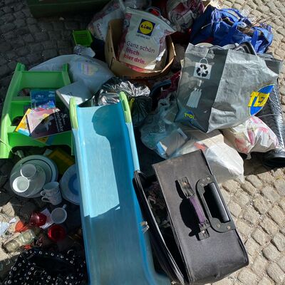 Bild vergrößern: Illegale Müllablagerungen unter der Adenauerbrücke