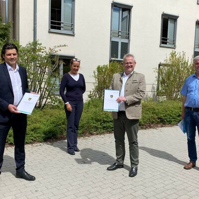 Bild vergrößern: Unterschrift Kooperationsvertrag_amplus 2