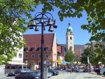 Bild vergr&ouml;&szlig;ern: Das Glockenspiel steht am unteren Marktplatz in Schwandorf, zweimal am Tag spielt es die Bayernhymne.