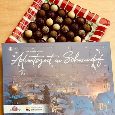 Bild vergrößern: Adventskalender mit Pralinen einer Schwandorfer Konditorin.