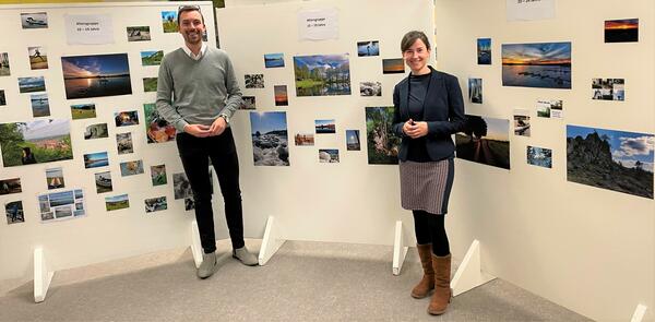 Kreisjugendring-Geschftsfhrerin Johanna Lorenz und Touristiker Johannes Lohrer freuten sich ber die rege Teilnahme am Fotowettbewerb.
