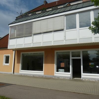 Bild vergrößern: Frontansicht 1 - Regensburger Str. 26