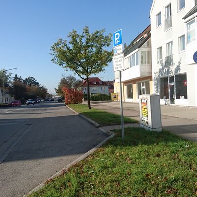 Bild vergrößern: Parkmöglichkeiten vor Immobilie - Regensburger Str. 26