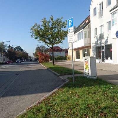Bild vergrößern: Parkmglichkeiten vor Immobilie - Regensburger Str. 26