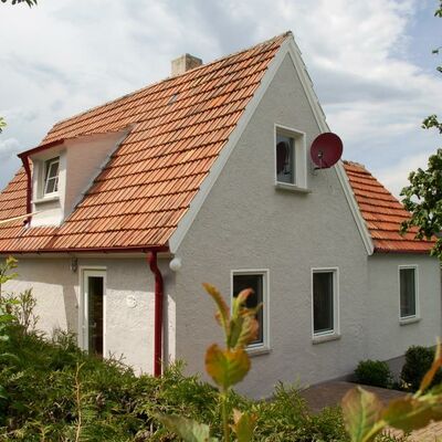 Bild vergrößern: Außenansicht eines Ferienhauses.
