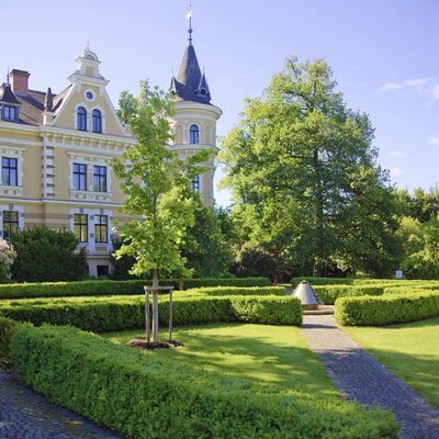 Bild vergr&ouml;&szlig;ern: Foto vom gepflegten Garten des Oberpf�lzer K�nstlerhaus.