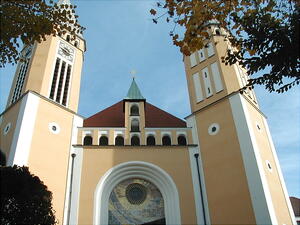 Bild vergrößern: Kreuzbergkirche Portal