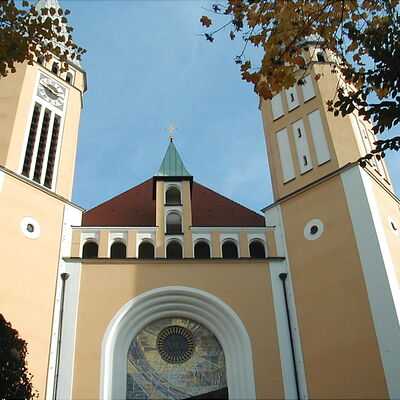 Bild vergrößern: Kreuzbergkirche Portal