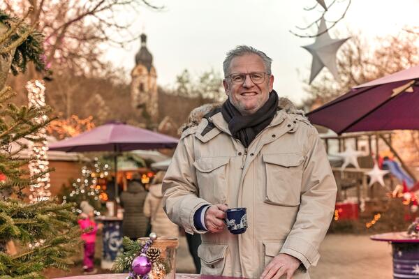 Bild vergrößern: Fotoshooting Weihnachten 2022 + OB Andreas Feller + Foto - Peter Mayer + Bild 16