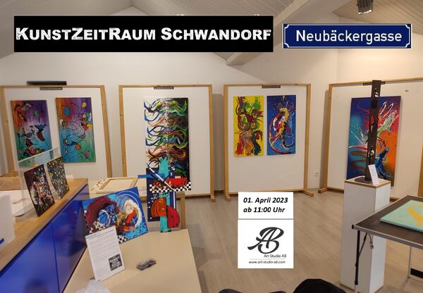 Foto eines Raumes mit verschiedenen Kunstwerken