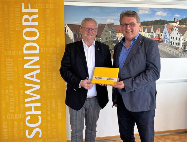 Bild vergrößern: Vorstellung neuer Leiter ADBV Nabburg bei OB Feller