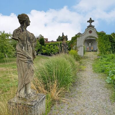 Säulen im Garten Haus des guten Hirten