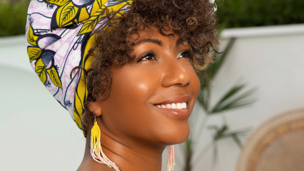 Bild vergrößern: Portrait der Sängerin Yeni Tori, der kubanischen Band Habana Son.