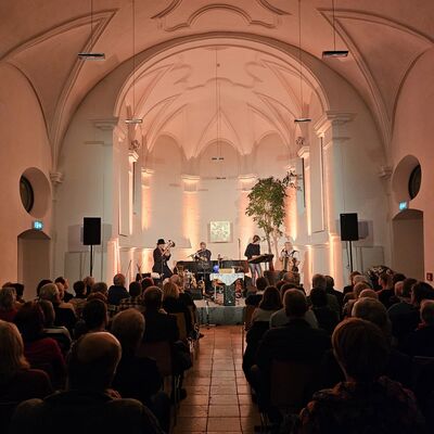 Weihnachtskonzert der Musiker Susi Raith, Franz Moosauer, Adrian Kreuzer und Edgar Feichtner in der Spitalkirche Schwandorf.