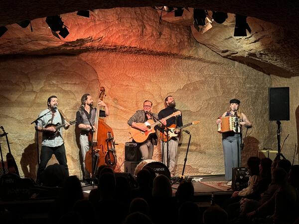 Bild vergr&ouml;&szlig;ern: Die Band John Garner bei ihrem Konzert im Kulturkeller Schwandorf.